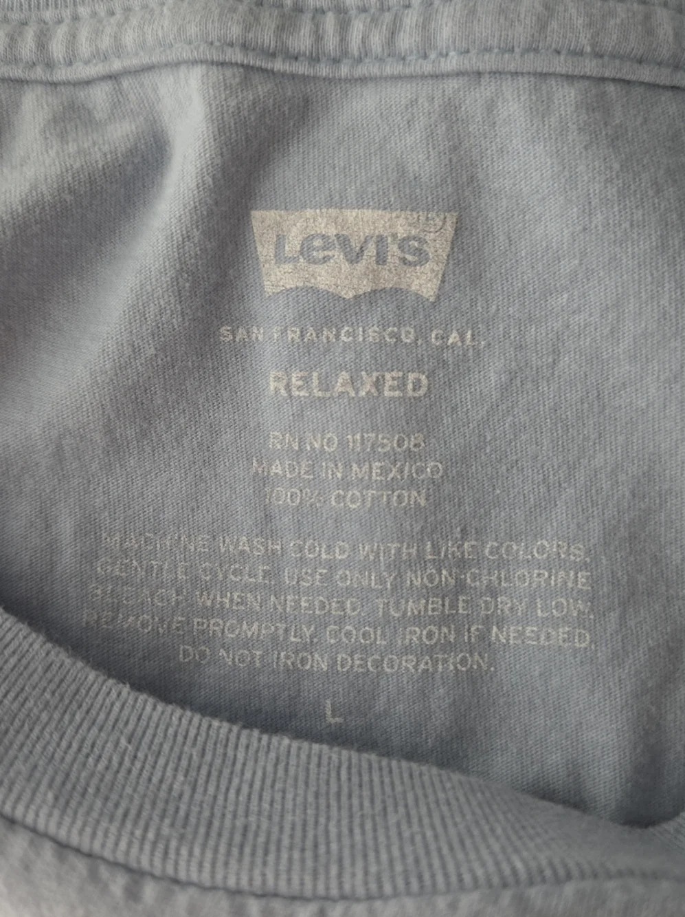 Levi's Light Blue Gray SS Tee with Southwestern Graphic Large (7142)